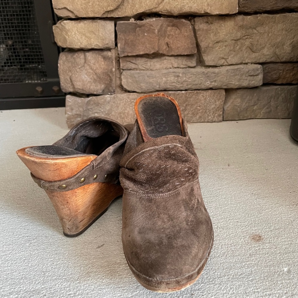 MICHAEL KORS Brown Suede Wedges